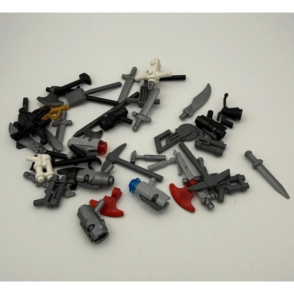 Lego Minifig Weapons And Tools  Assorted Lot 40‎ pieces 001
